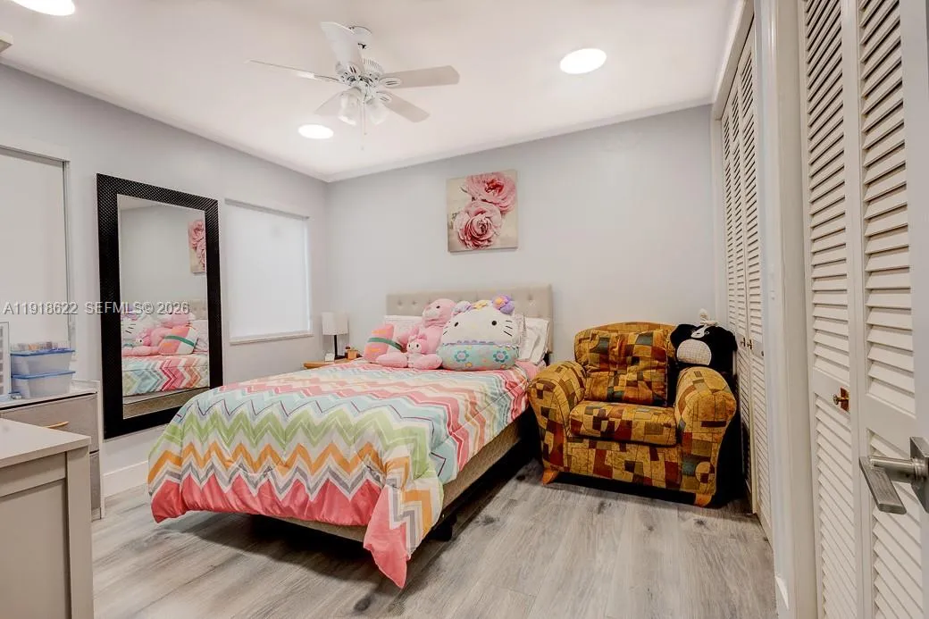 8290 Sunset Dr, Miami FL 33143