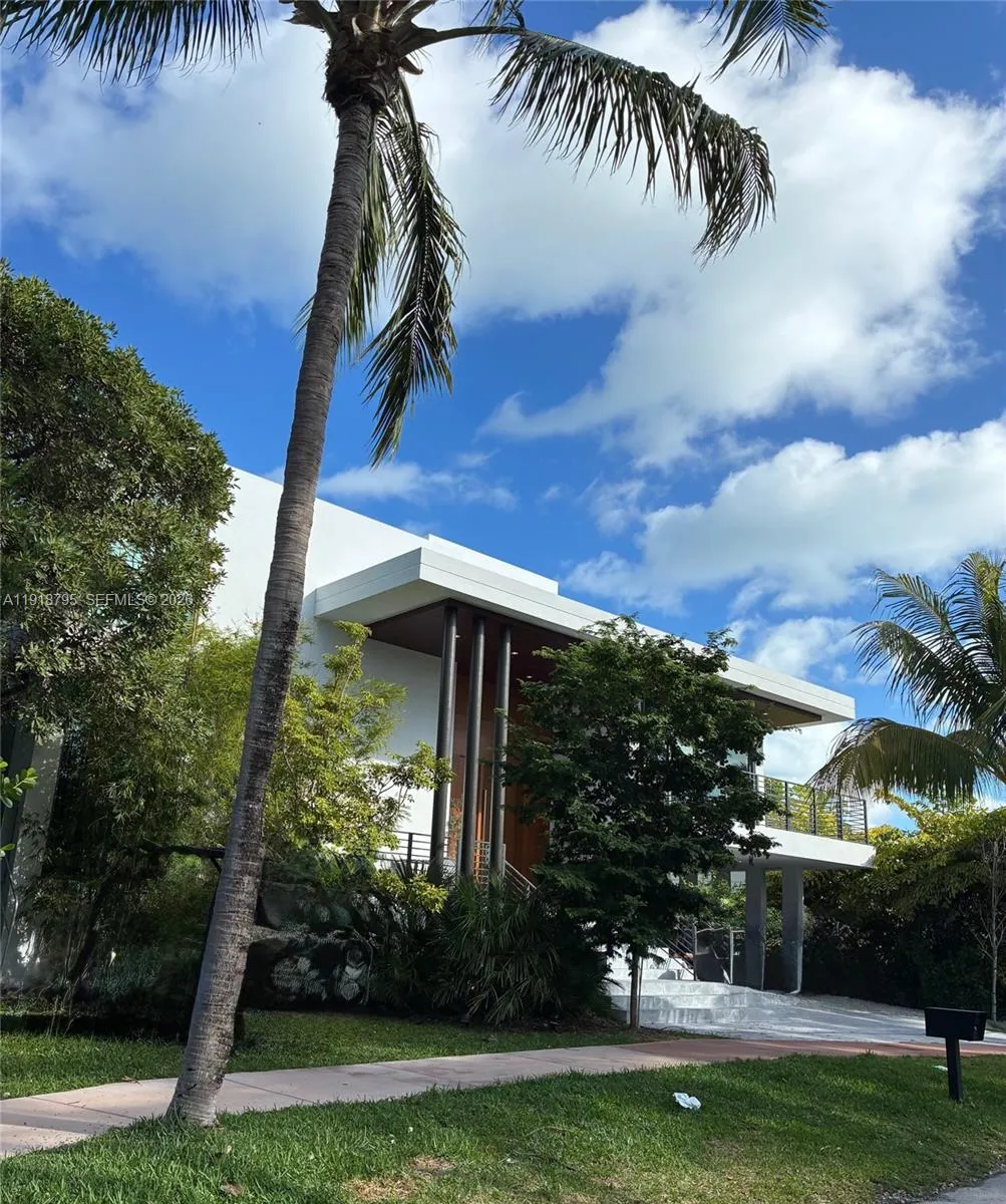 253 W Enid Dr, Key Biscayne FL 33149