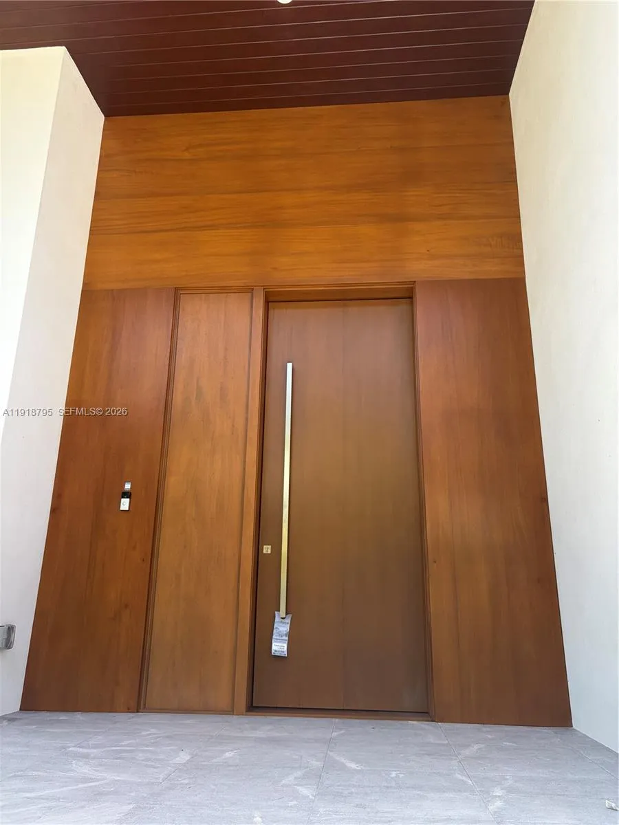 253 W Enid Dr, Key Biscayne FL 33149