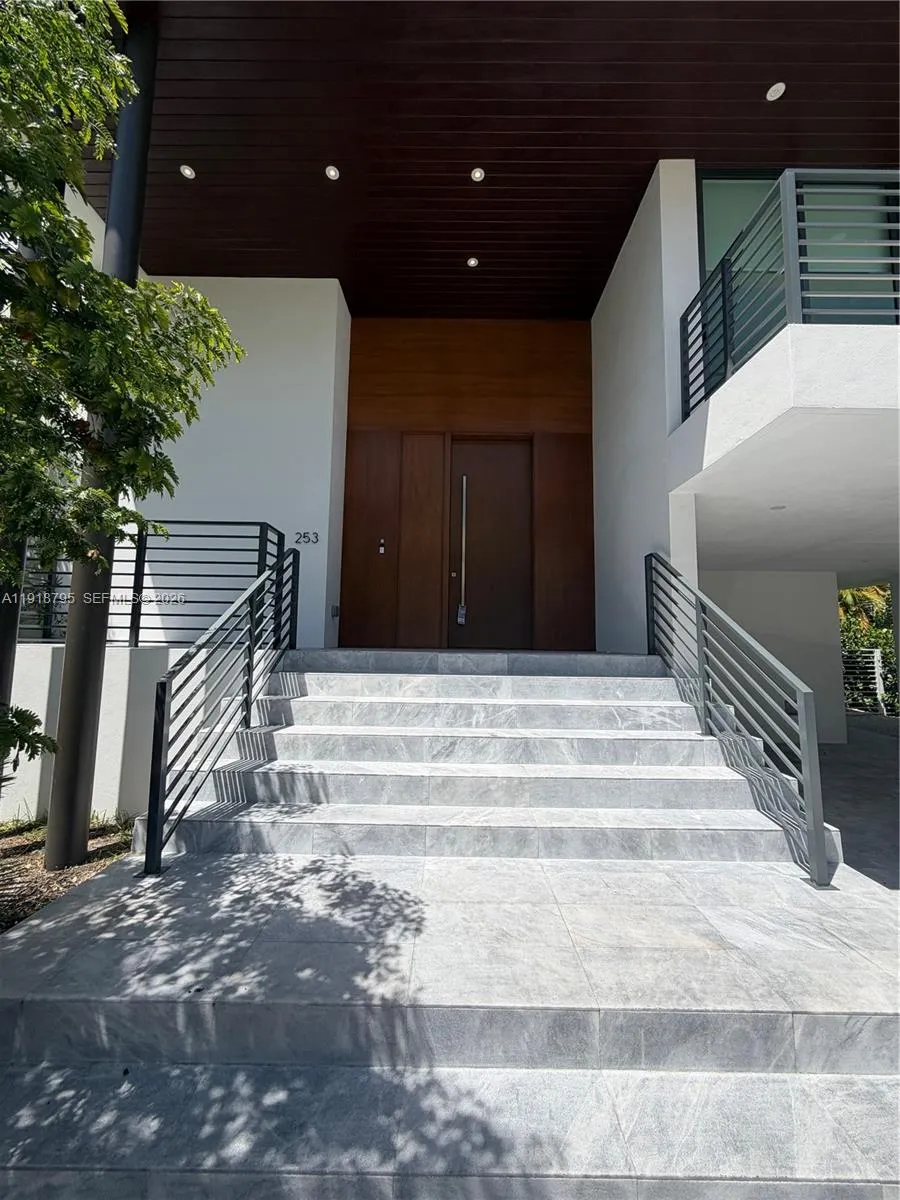 253 W Enid Dr, Key Biscayne FL 33149