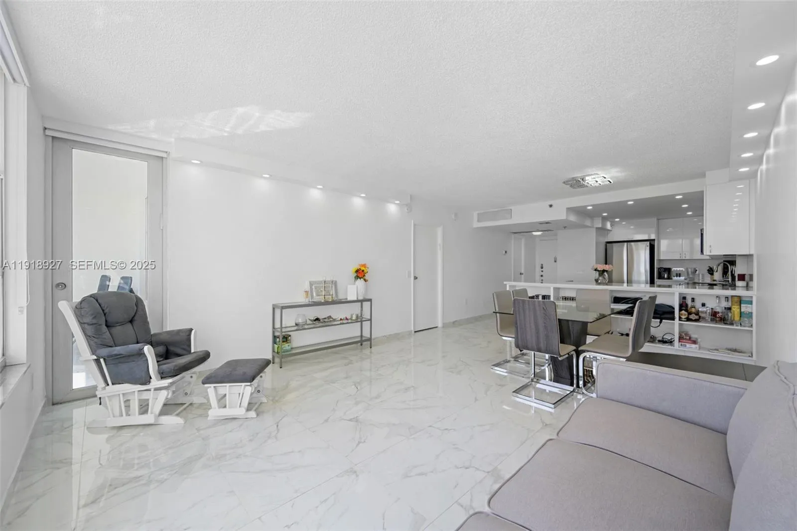 4101 Pine Tree Dr # 919, Miami Beach FL 33140