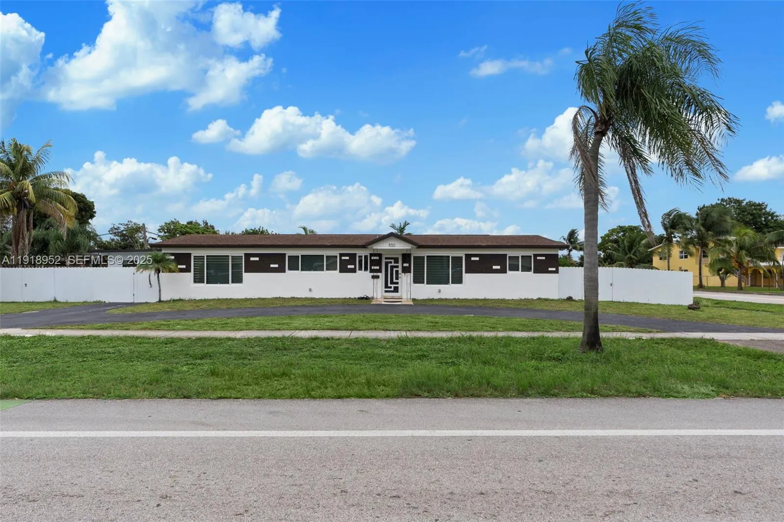 4 bedroom 3 bath for sale at 850 SW 31st Ave, Fort Lauderdale FL 33312