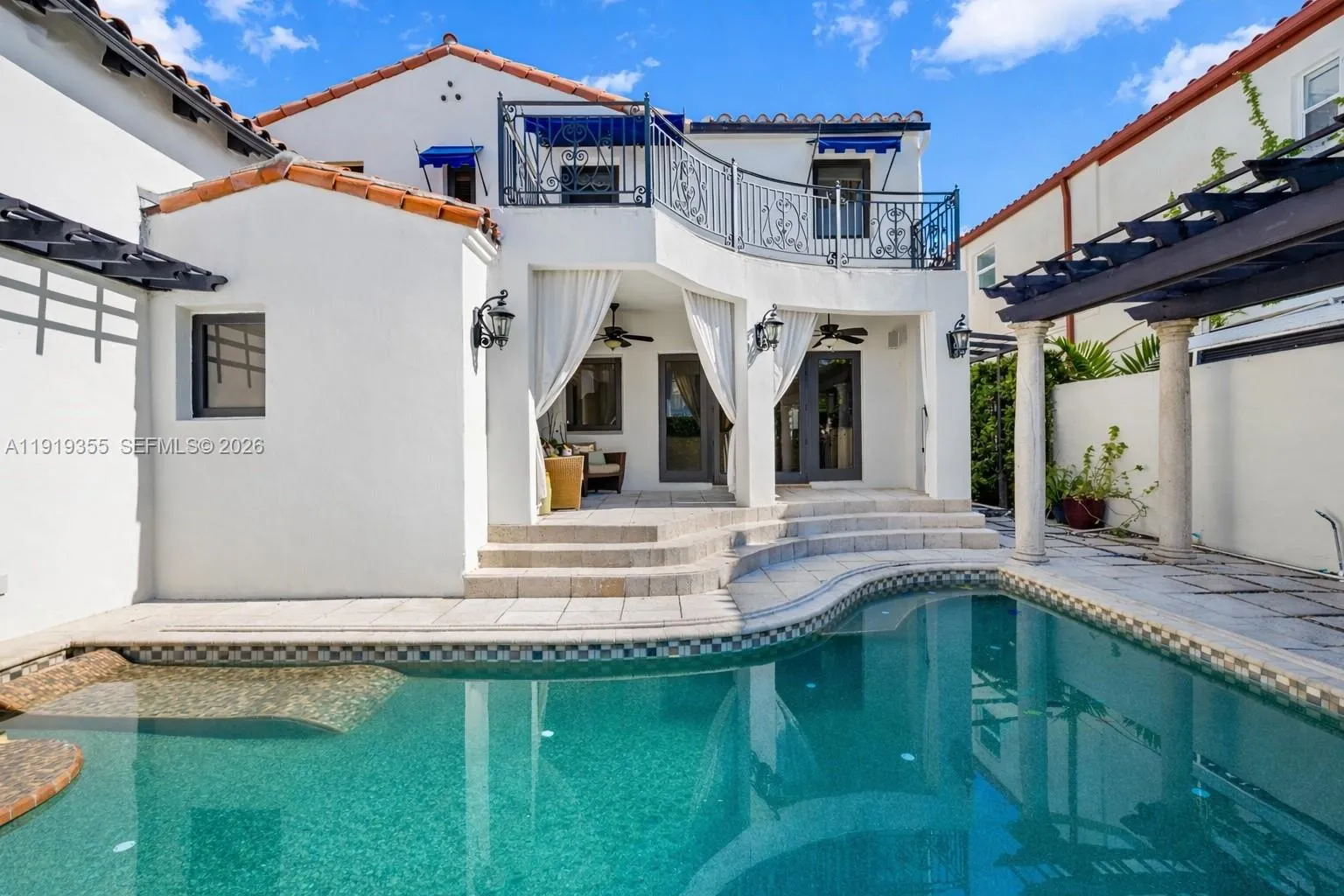 5860 Pine Tree Dr, Miami Beach FL 33140