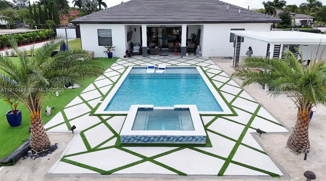 18261 SW 224th St, Miami FL 33170