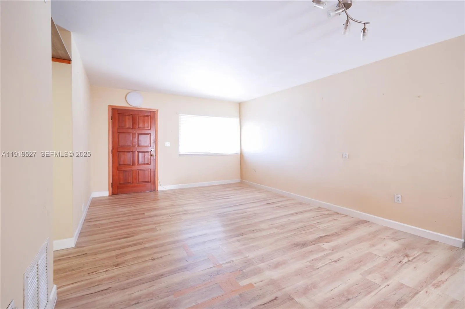 8041 Lake Dr # 102, Doral FL 33166