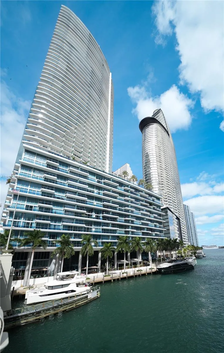 1 bedroom 1 bath for sale at 200 Biscayne Boulevard Way # 3906, Miami FL 33131