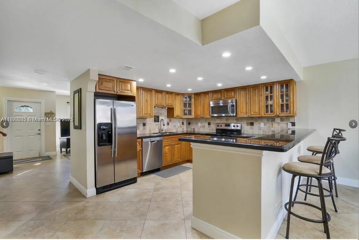 1951 Atlantic Shores Blvd # 8, Hallandale Beach FL 33009