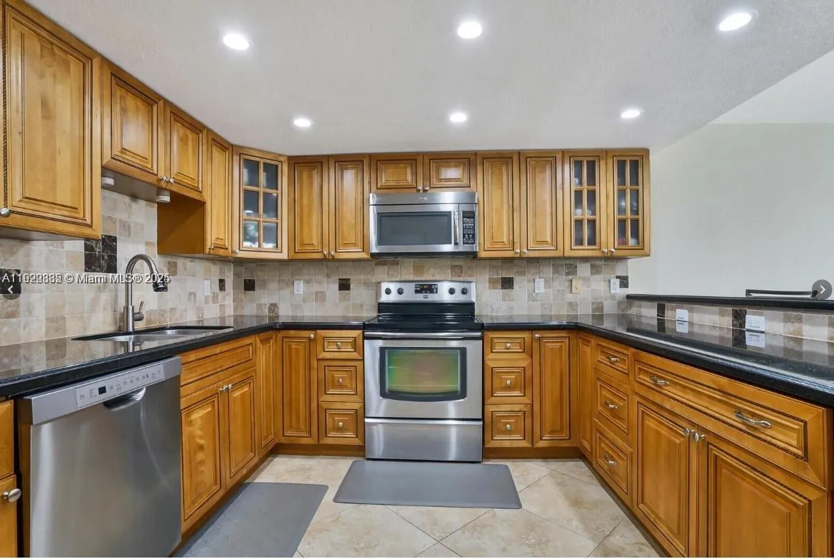 1951 Atlantic Shores Blvd # 8, Hallandale Beach FL 33009