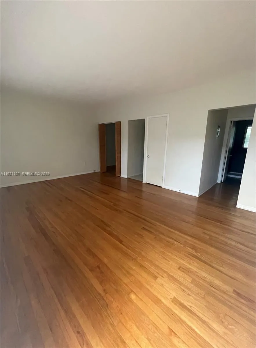 8021 Abbott Ave, Miami Beach FL 33141