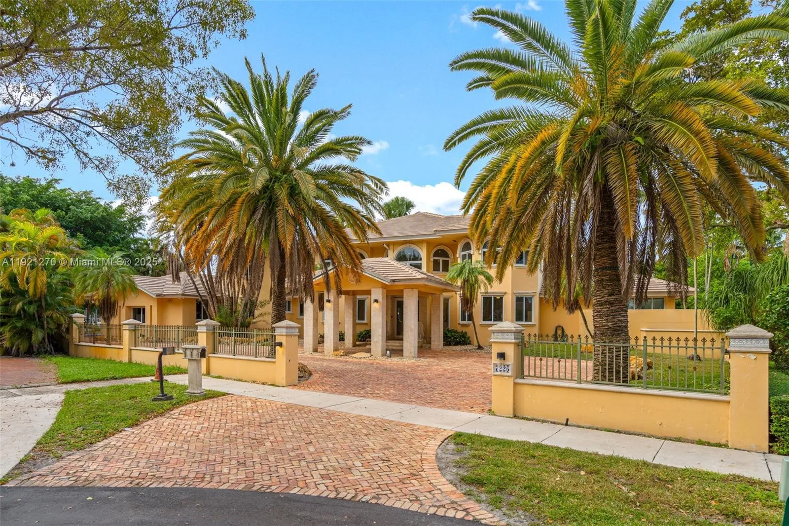7 bedroom 5 bath for sale at 7225 Gleneagle Dr, Miami Lakes FL 33014