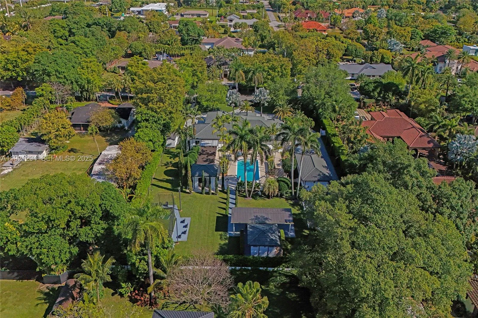 4 bedroom 6 bath for sale at 10400 SW 62nd St, Miami FL 33173