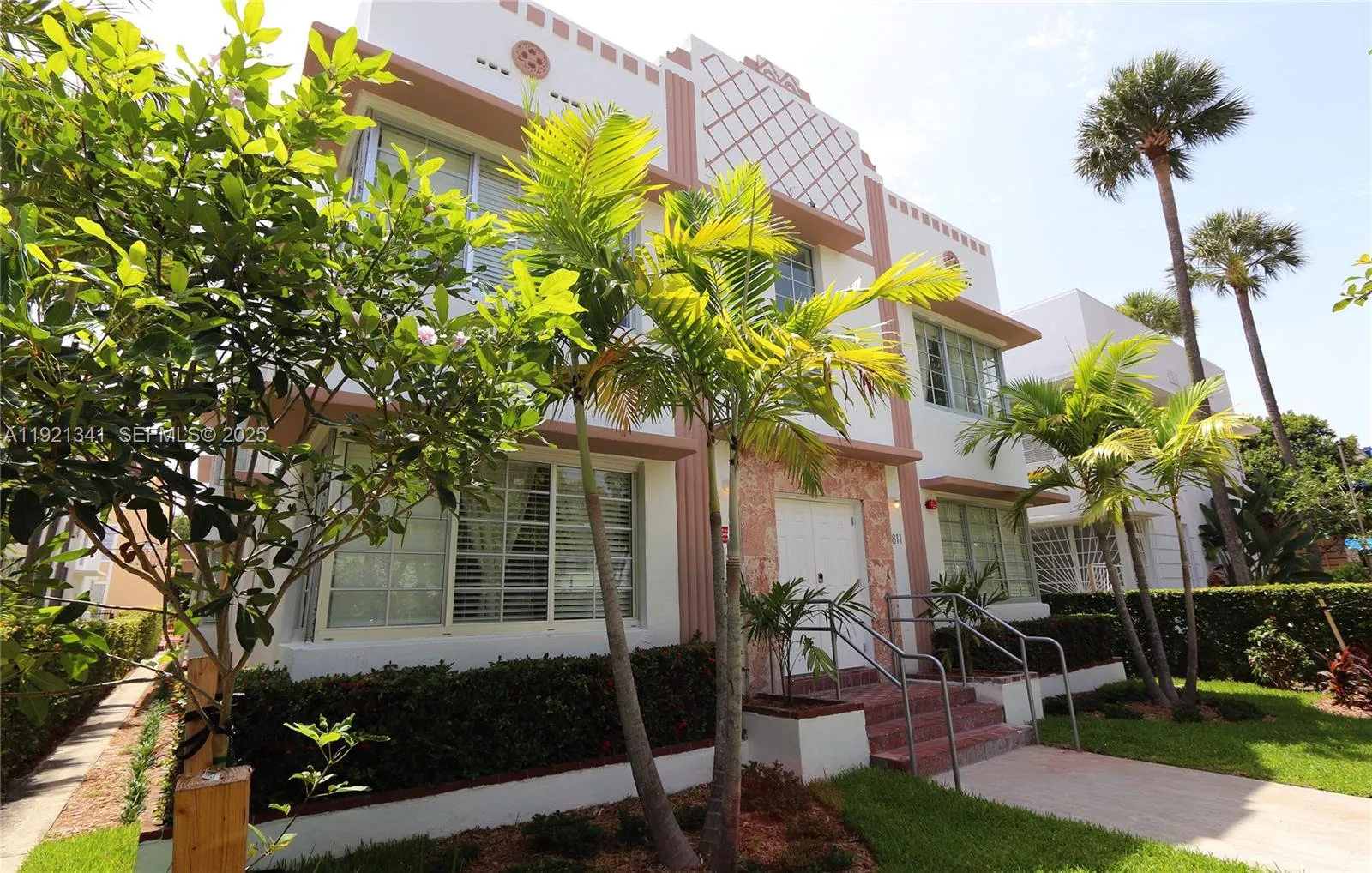 2 bedroom 2 bath for sale at 811 Jefferson Ave # 105, Miami Beach FL 33139