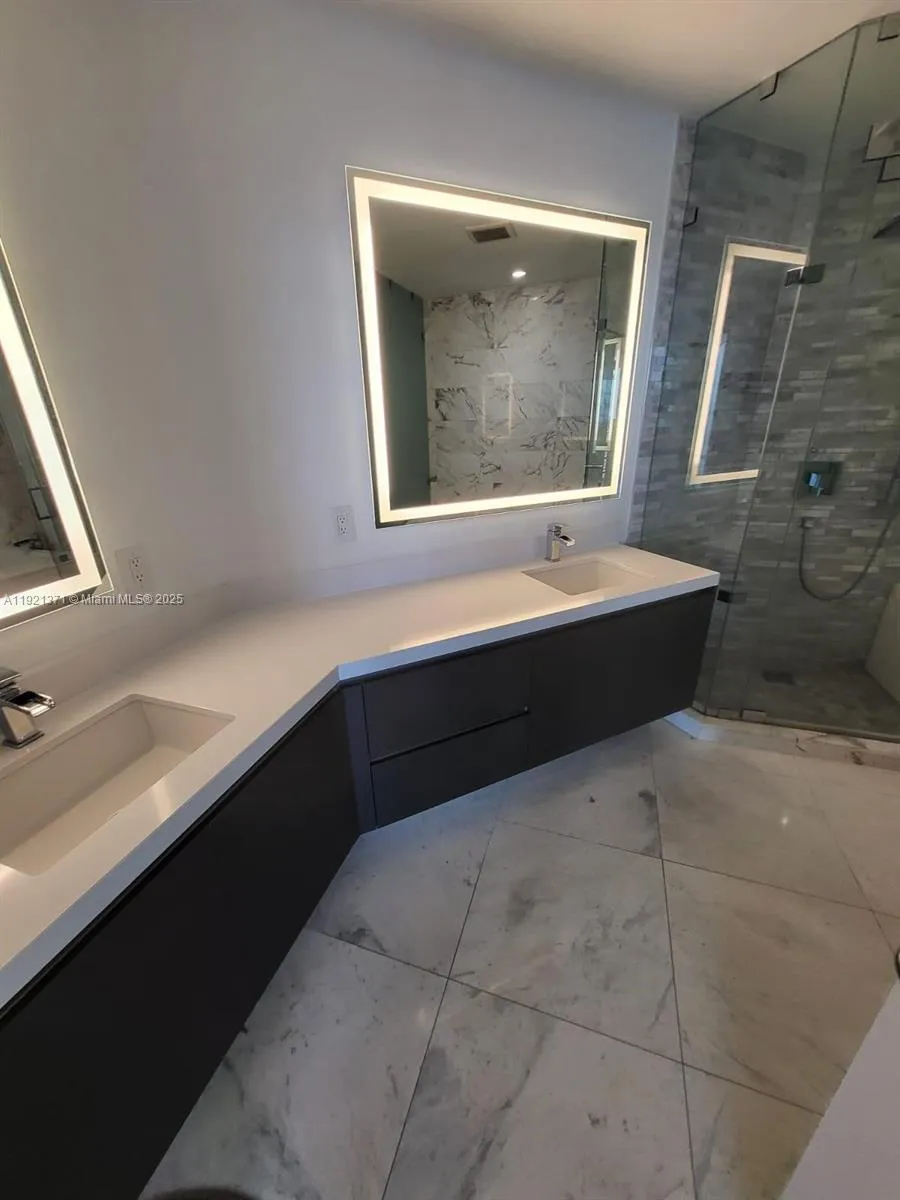 851 NE 1st Ave # 2008, Miami FL 33132