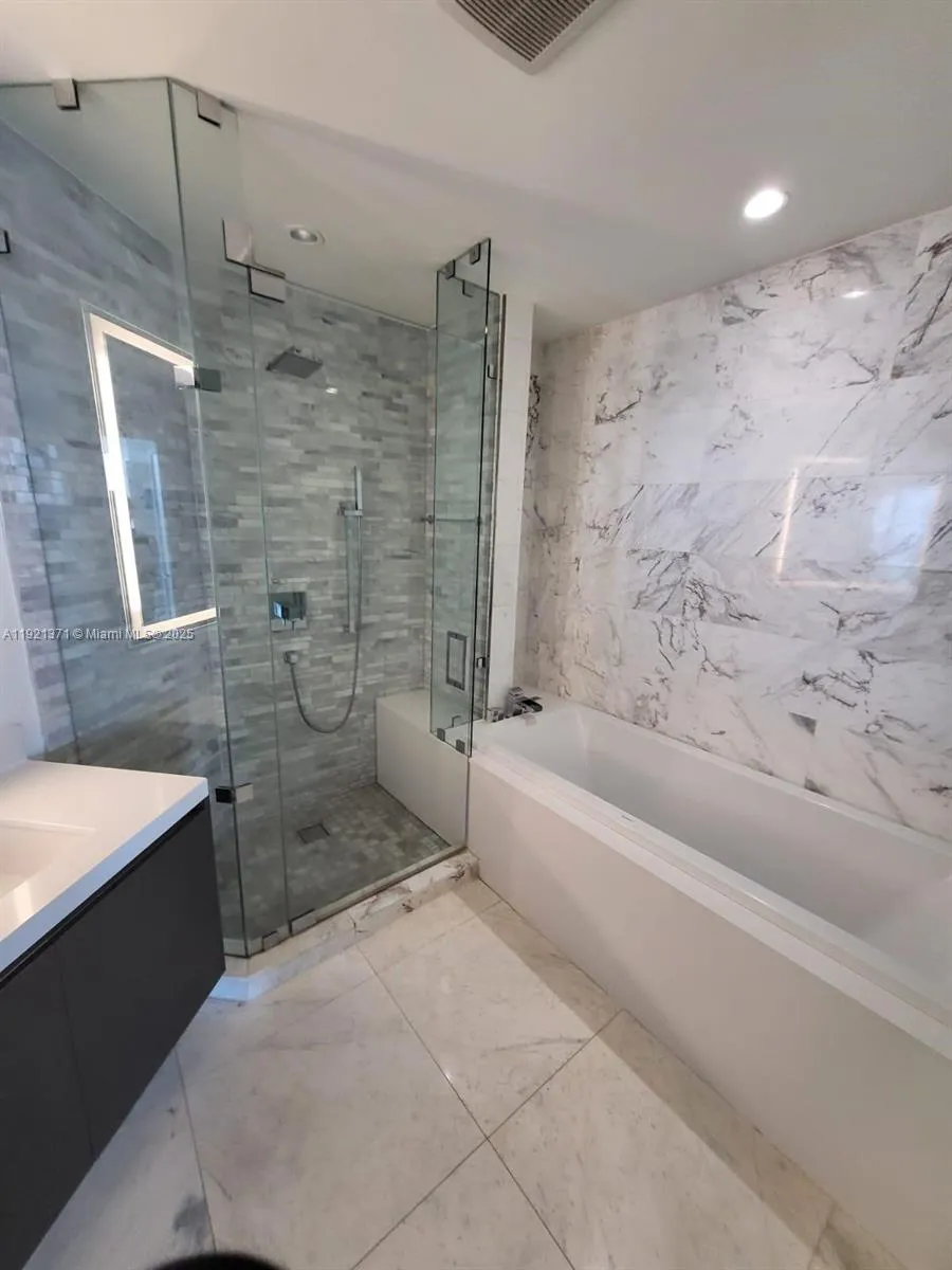 851 NE 1st Ave # 2008, Miami FL 33132