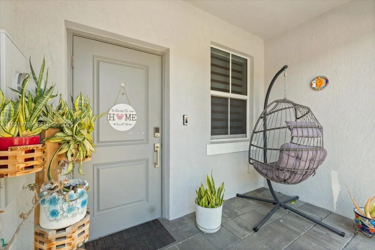 2641 SE 12th st, Homestead FL 33035