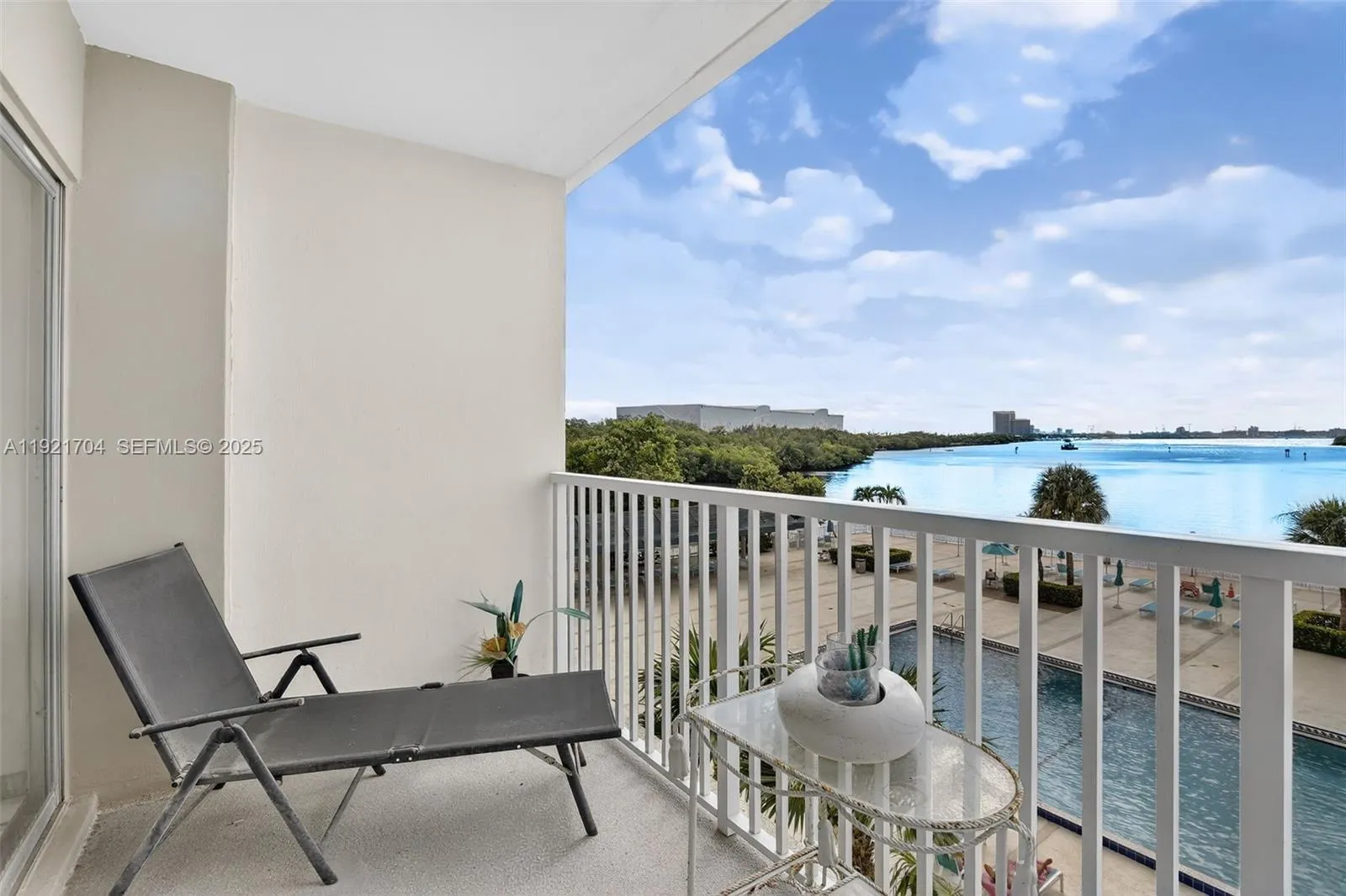 300 Bayview Dr # 308, Sunny Isles Beach FL 33160