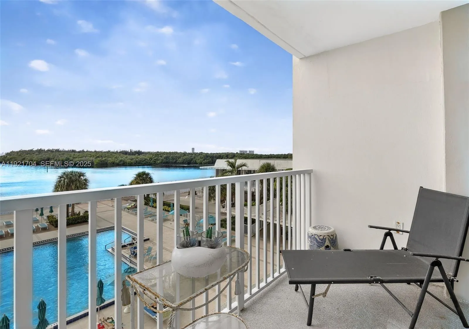 300 Bayview Dr # 308, Sunny Isles Beach FL 33160