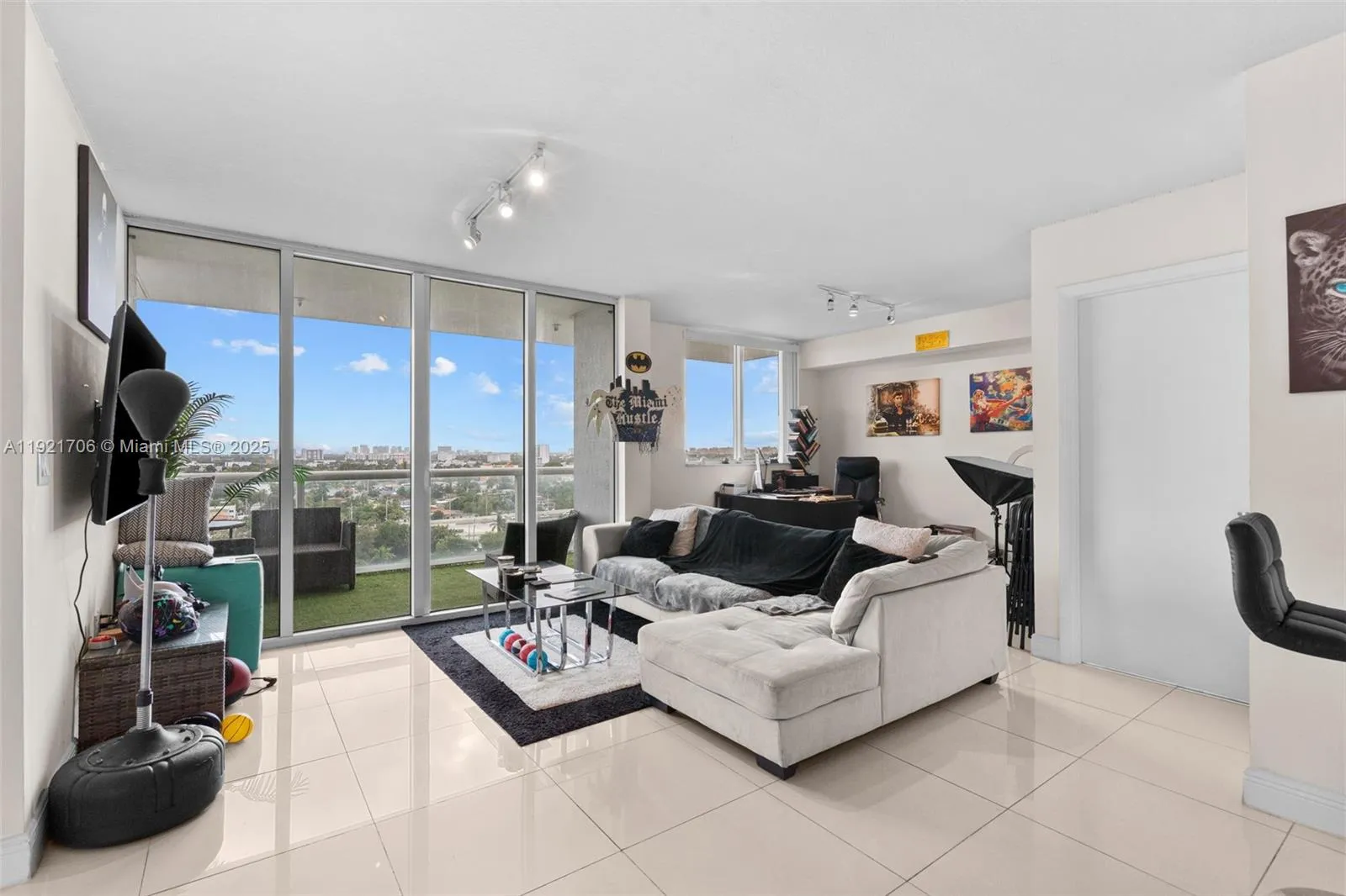 1871 NW S River Dr # 1402, Miami FL 33125