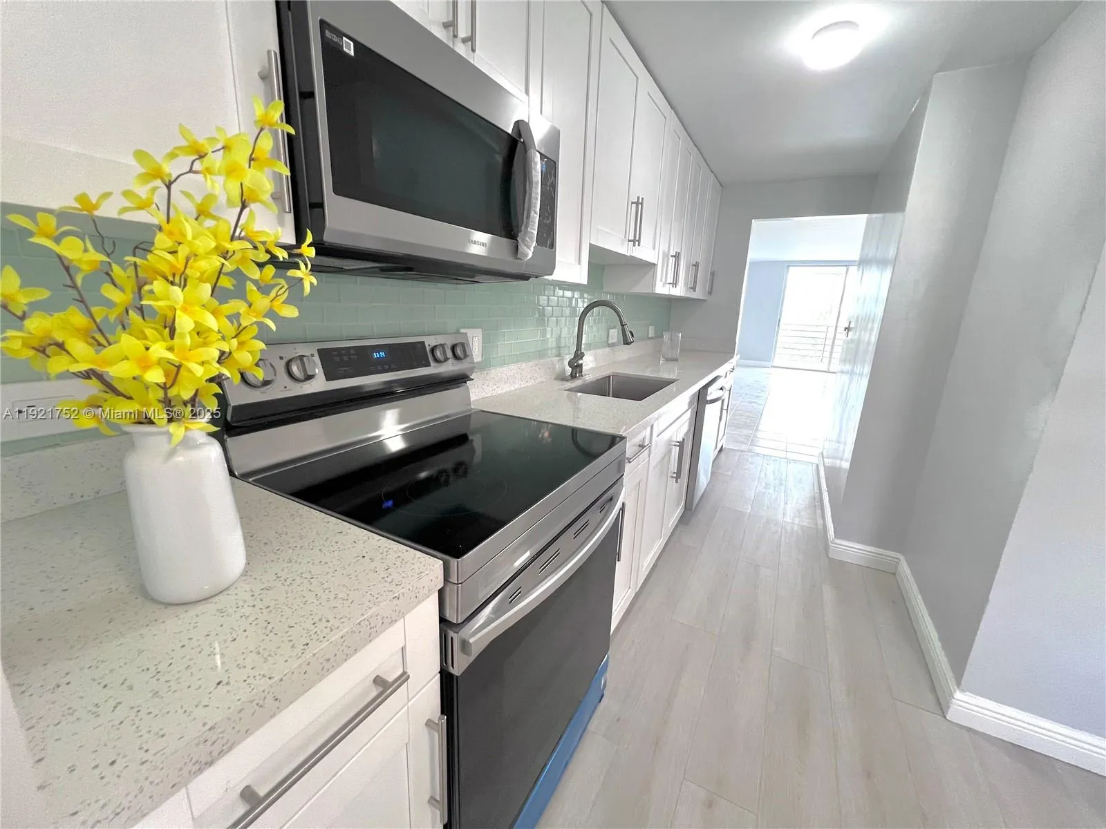 1 bedroom 1 bath for sale at 3660 NE 166th St # 505, North Miami Beach FL 33160