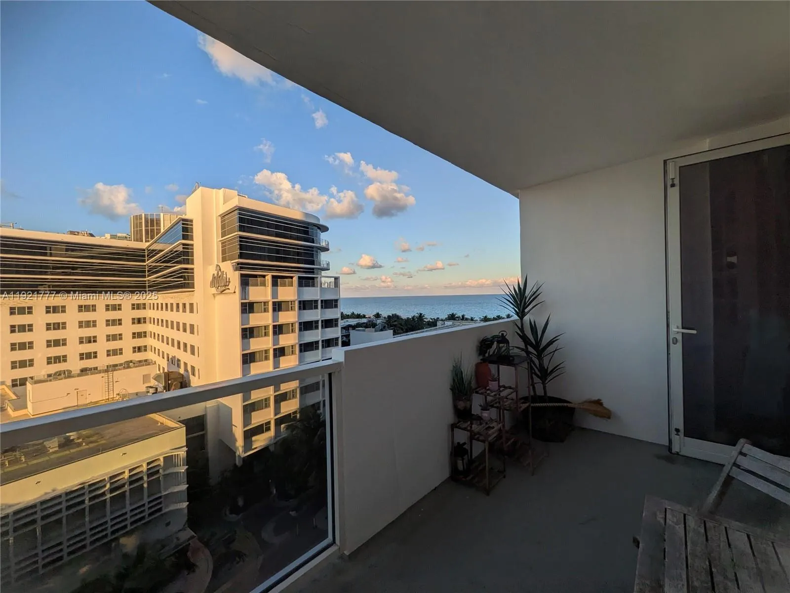 1 bedroom 1 bath for sale at 100 Lincoln Rd # 904, Miami Beach FL 33139