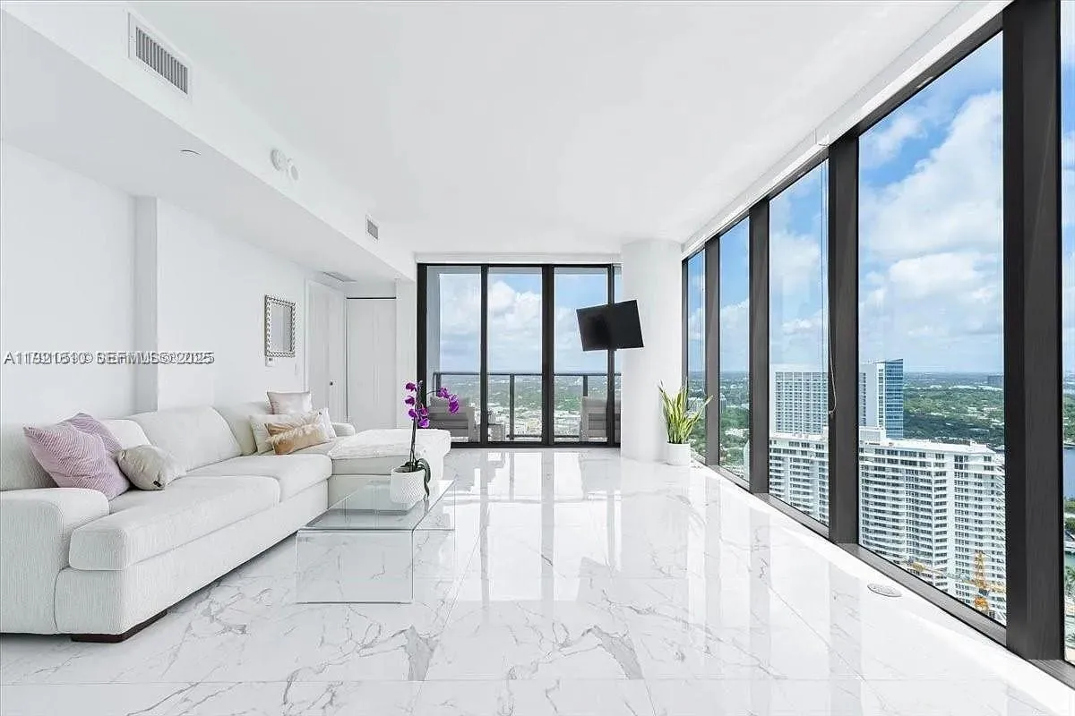 650 NE 32nd St # 3808, Miami FL 33137