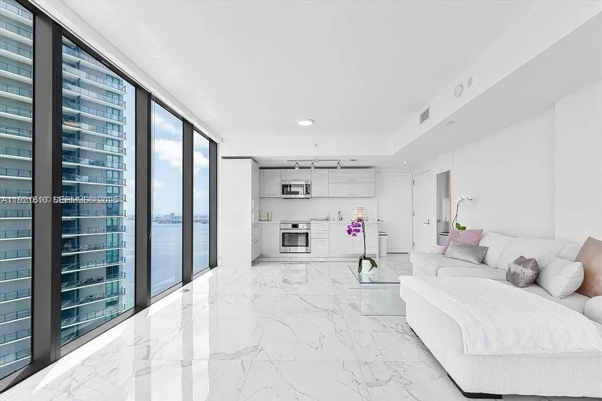 650 NE 32nd St # 3808, Miami FL 33137