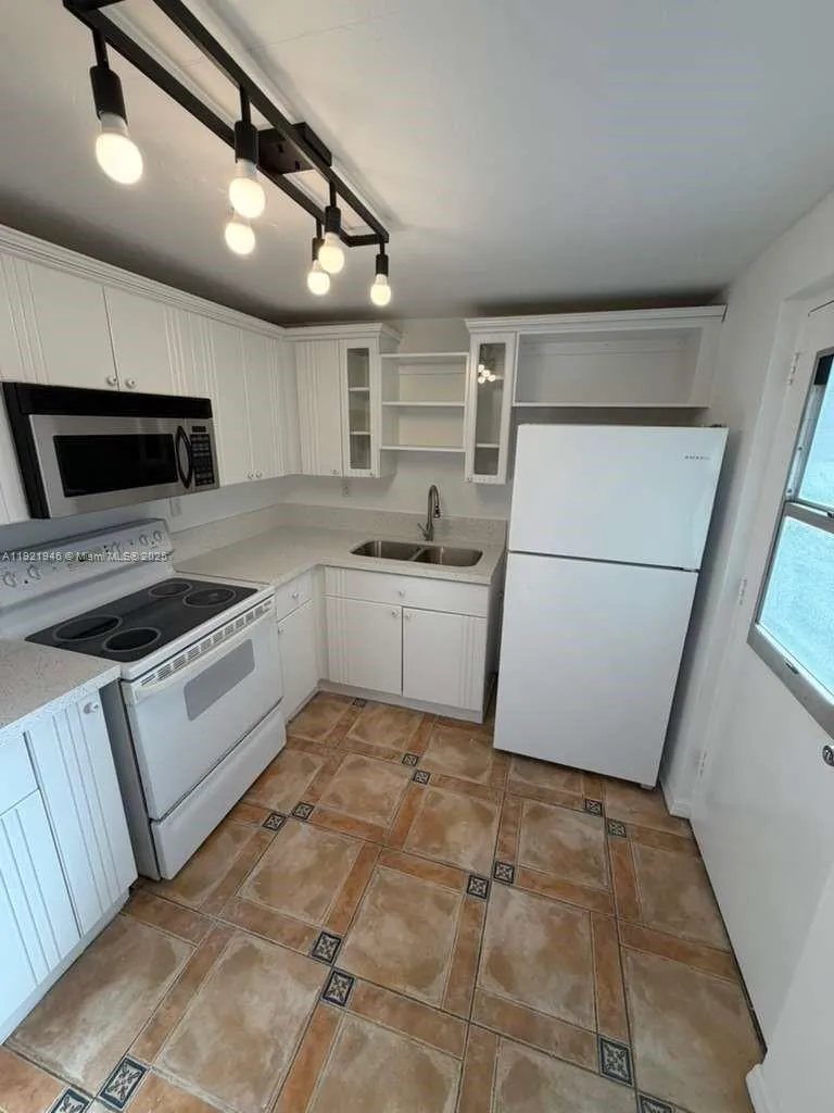 7850 Byron Ave # 403, Miami Beach FL 33141