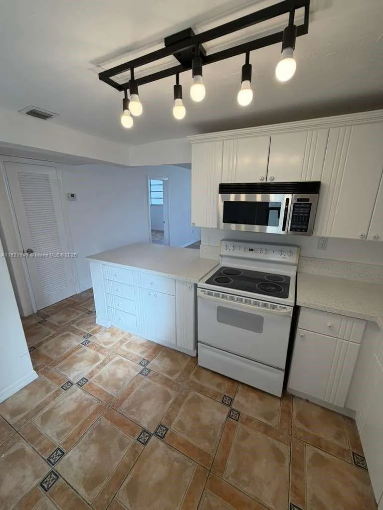 7850 Byron Ave # 403, Miami Beach FL 33141