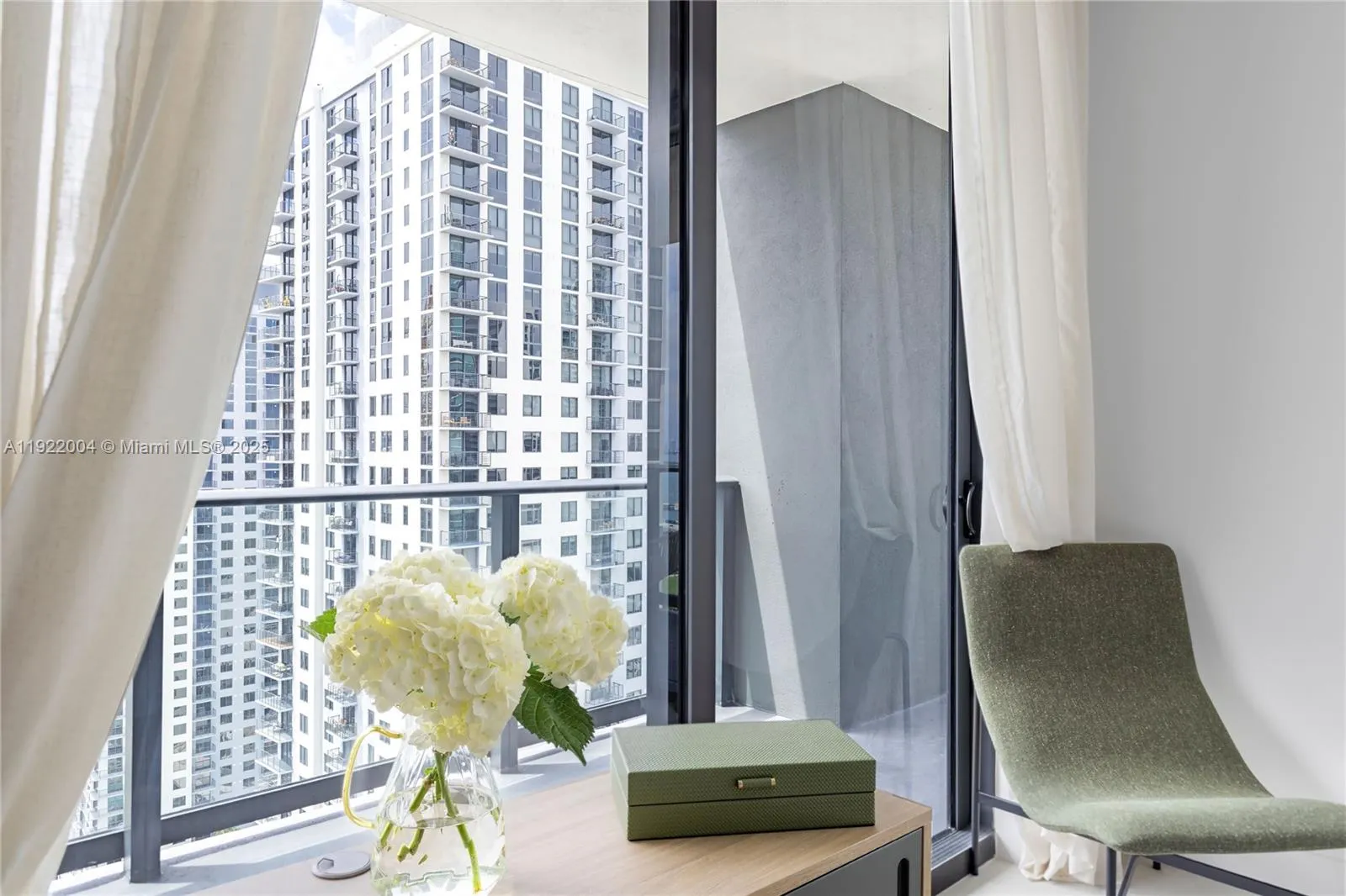 2 bedroom 2 bath for sale at 159 NE 6th St # 3002, Miami FL 33132