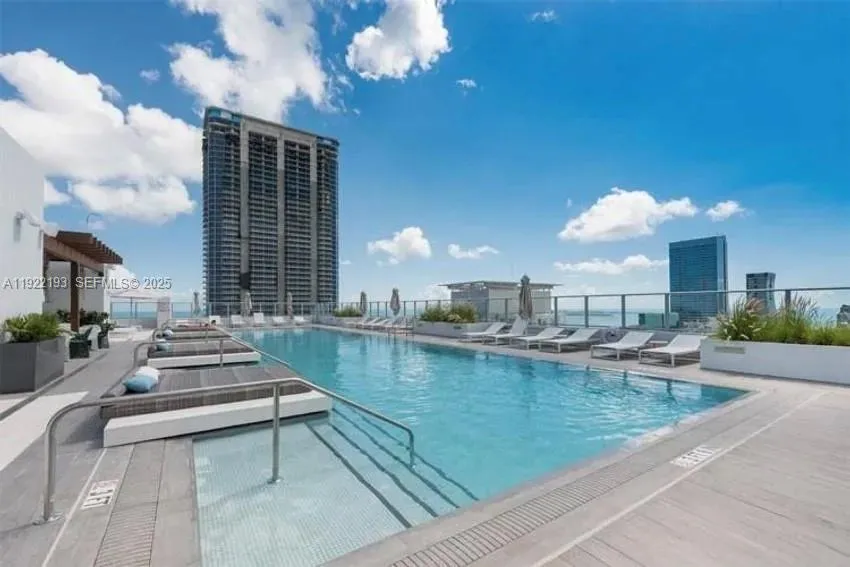 1 bedroom 1 bath for sale at 1010 SW 2nd Ave # 1810, Miami FL 33130