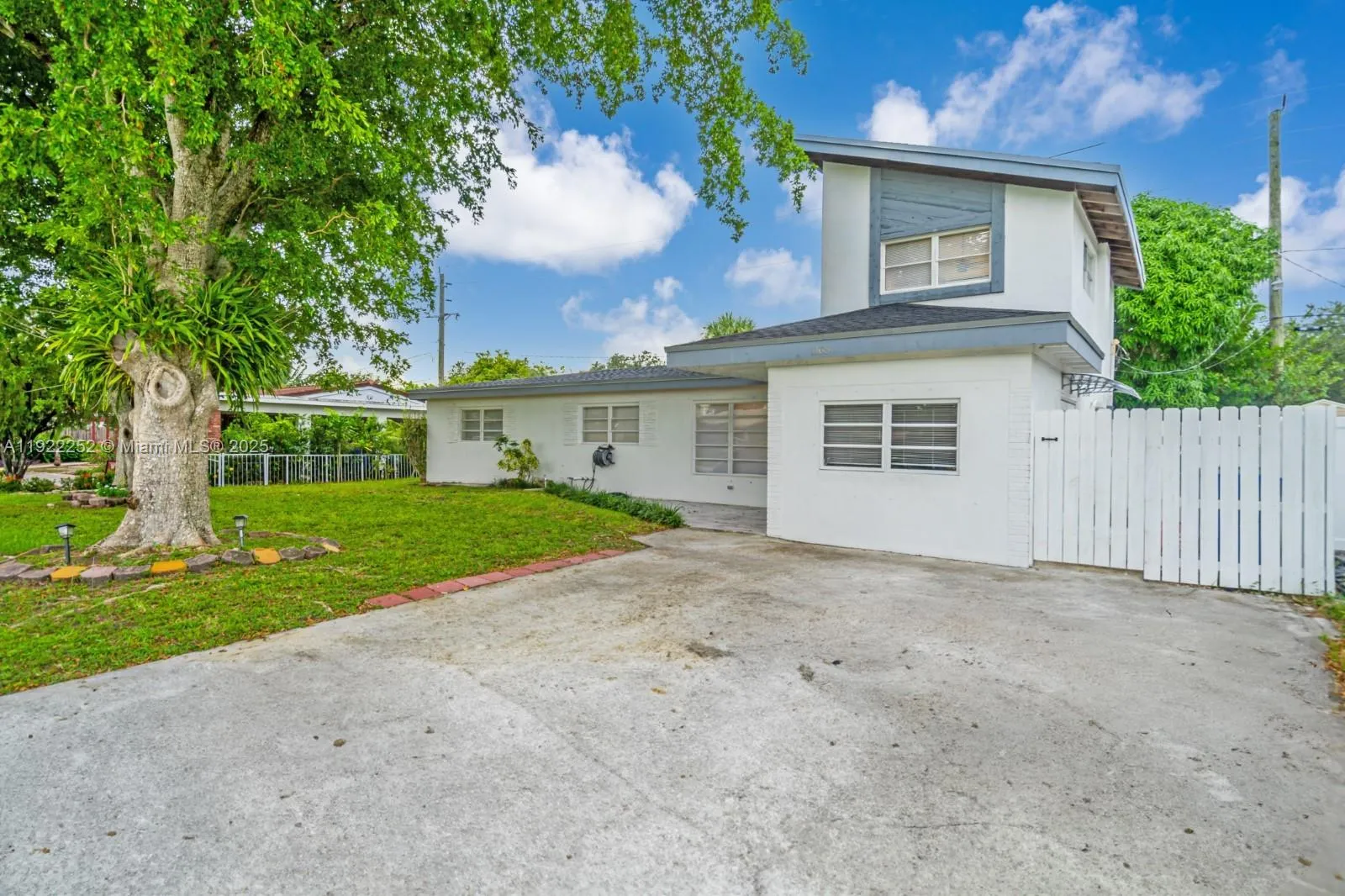 1165 SW 4th Ter, Pompano Beach FL 33060