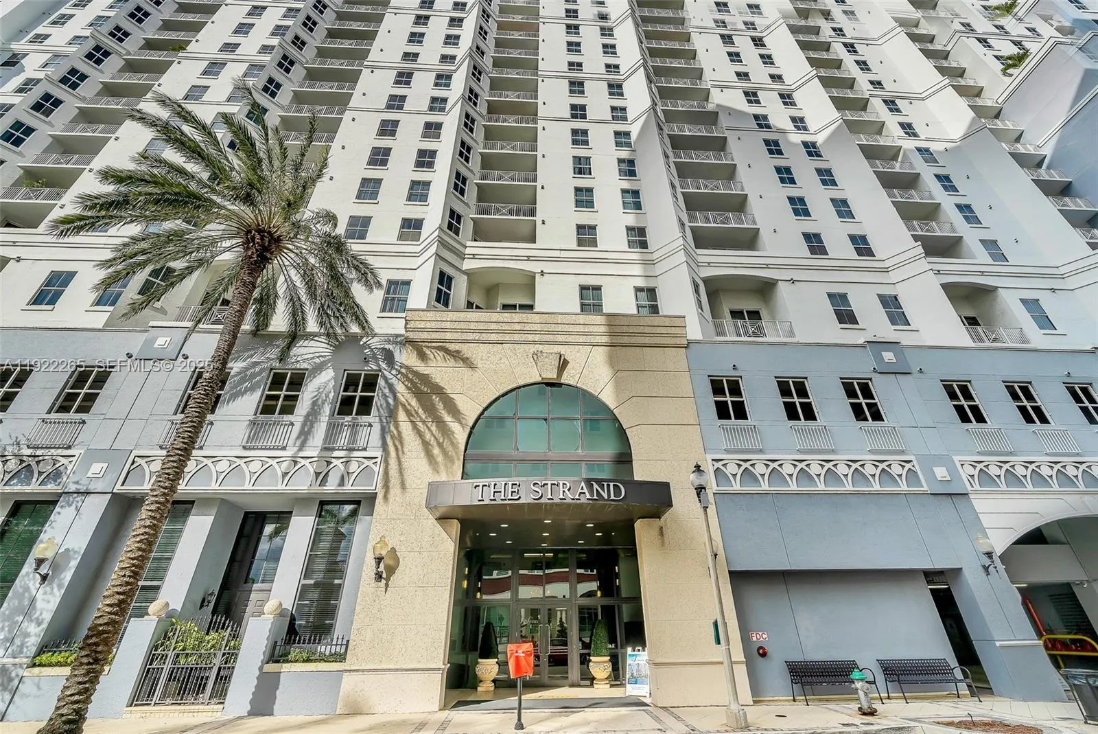 1 bedroom 1 bath for sale at 255 Evernia St # 1421, West Palm Beach FL 33401