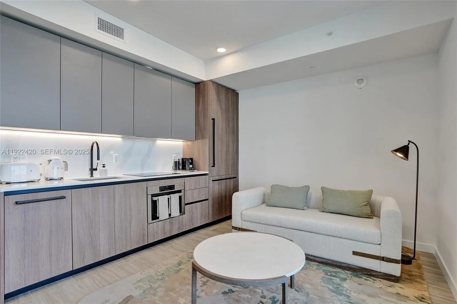 580 72nd St # 905, Miami Beach FL 33141