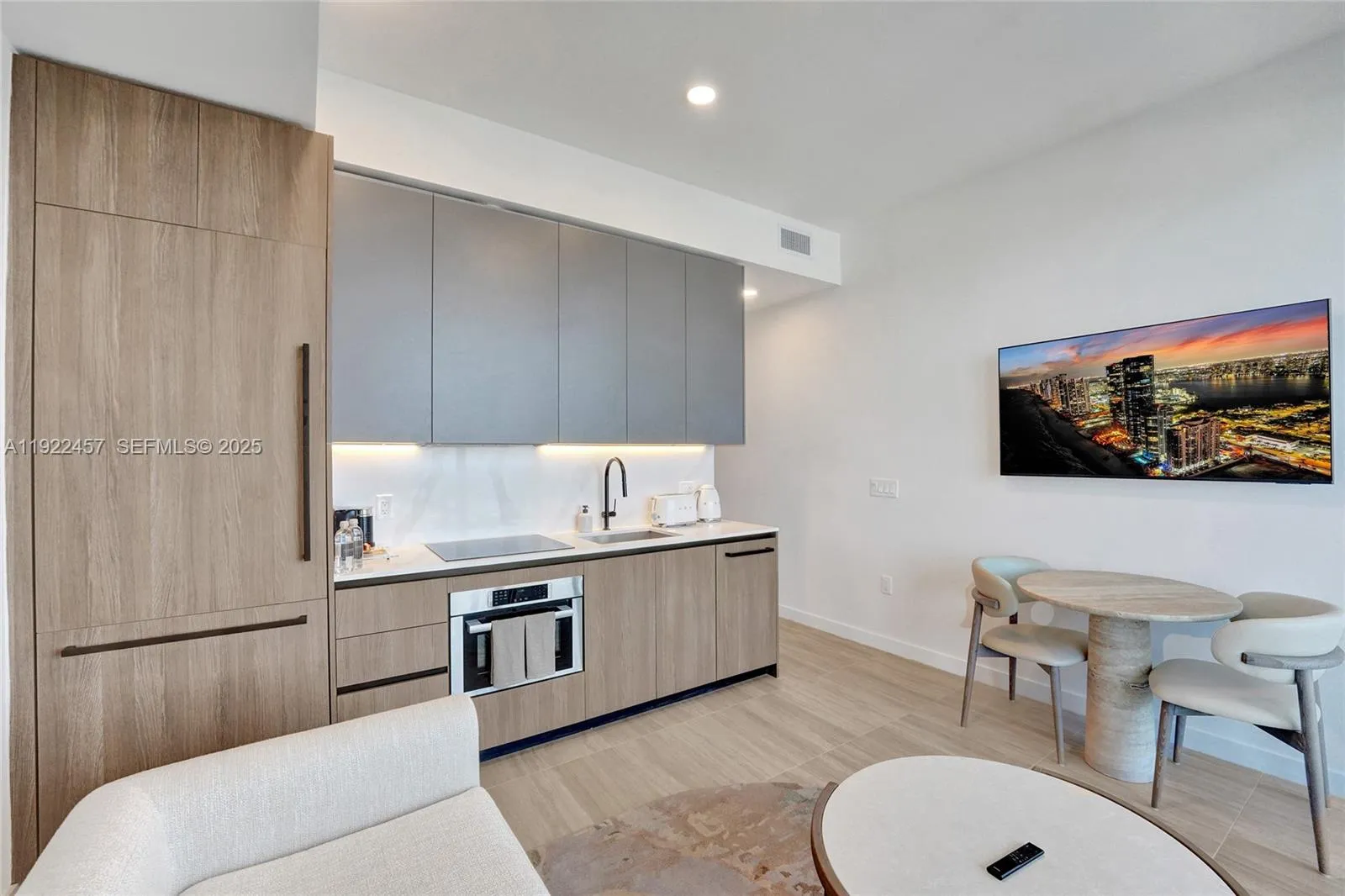 580 72nd St # 1511, Miami Beach FL 33141