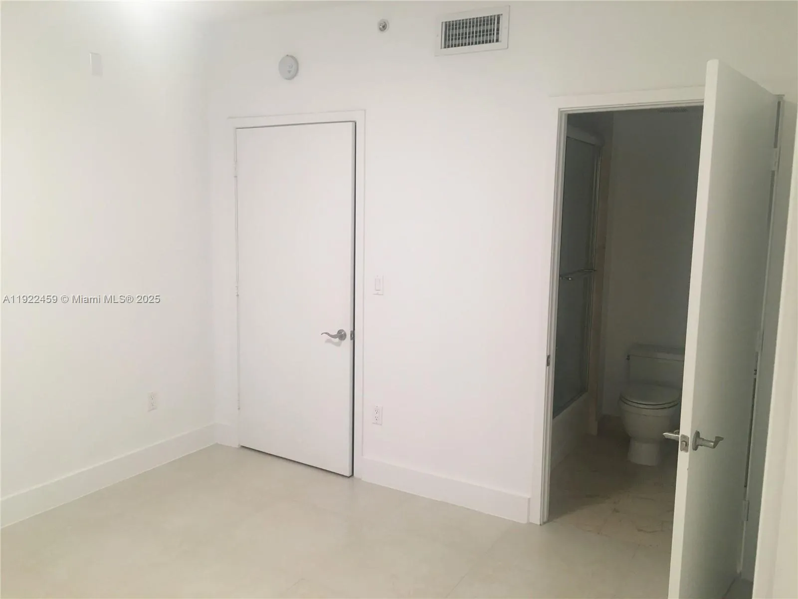 6000 Collins Ave # 521, Miami Beach FL 33140