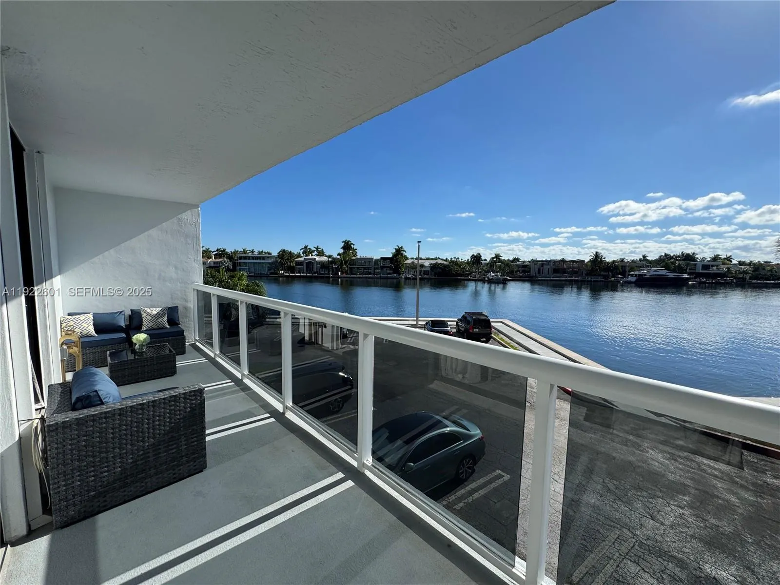 2 bedroom 2 bath for sale at 20515 E Country Club Dr # 245, Aventura FL 33180