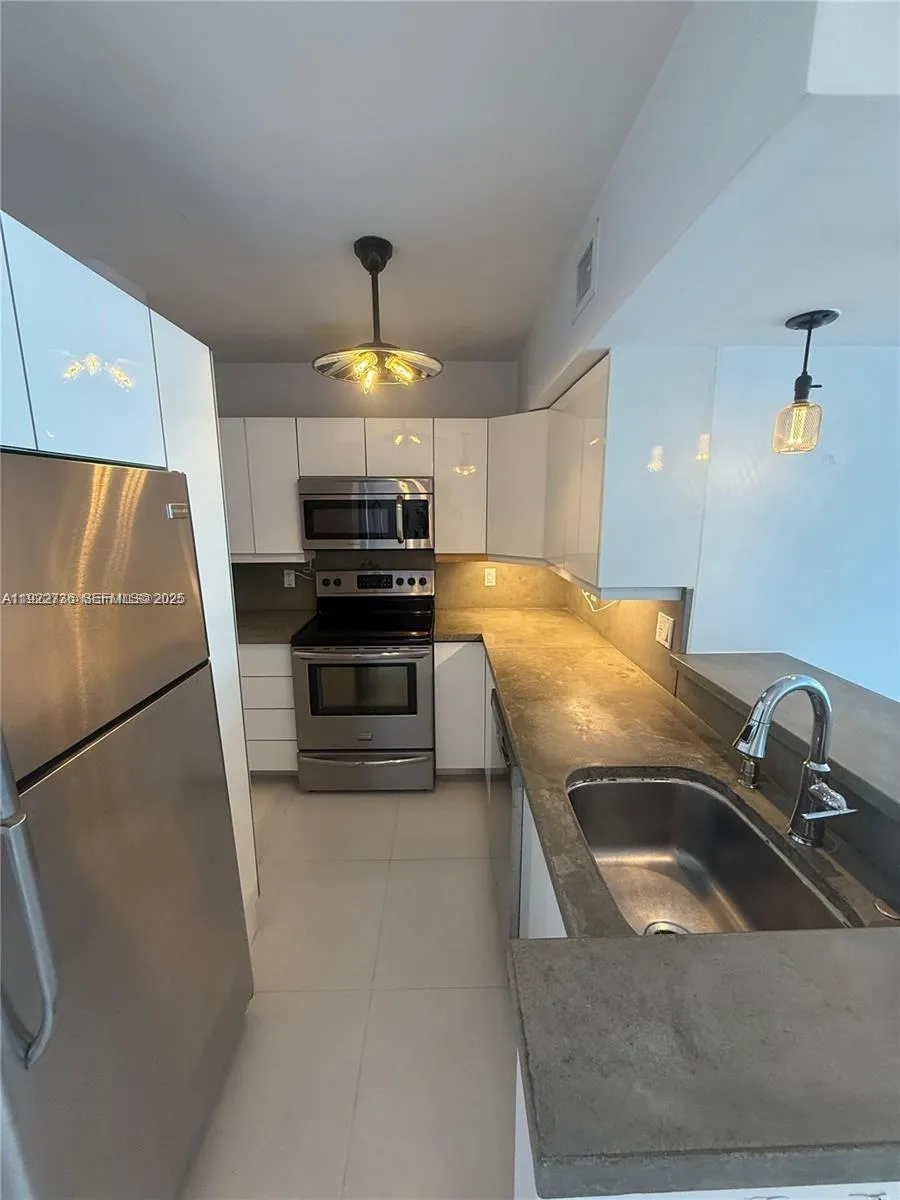 1200 West Ave # 1520, Miami Beach FL 33139