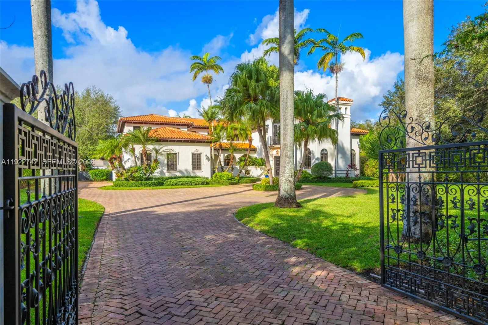 8800 SW 57 Ave, Pinecrest FL 33156