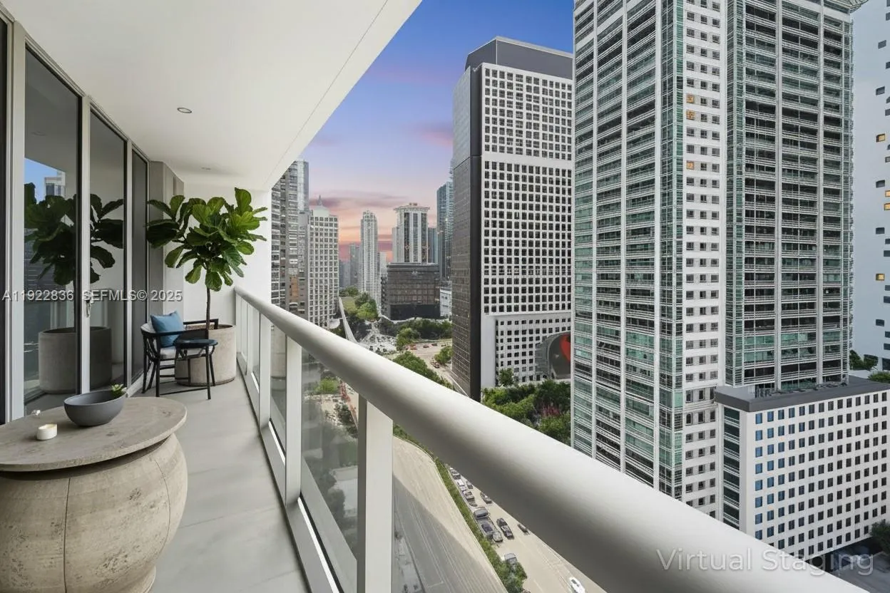1 bedroom 1 bath for sale at 485 Brickell Ave # 1907, Miami FL 33131
