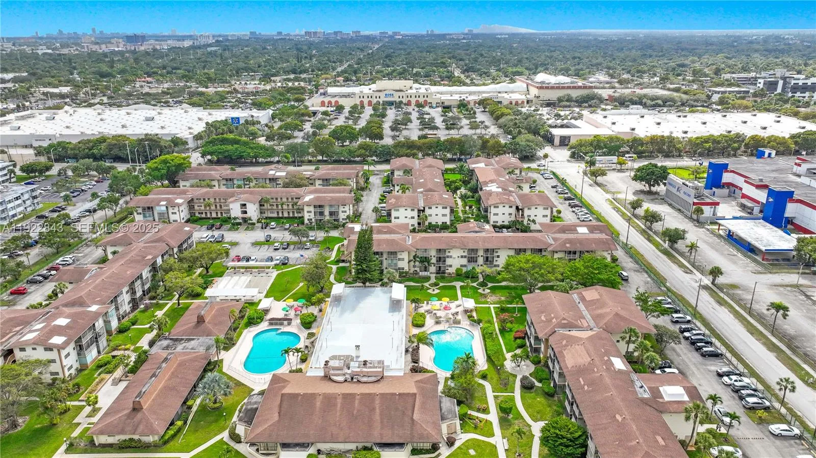 1 bedroom 1 bath for sale at 16750 NE 14th Ave # 308, Miami FL 33162