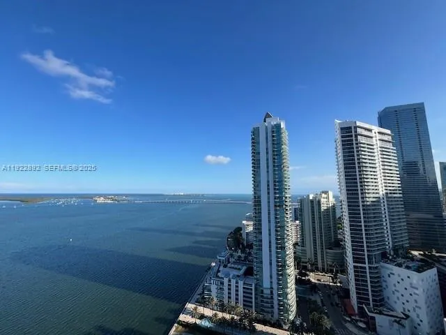 1 bedroom 1 bath for sale at 1155 Brickell Bay Dr # 3205, Miami FL 33131