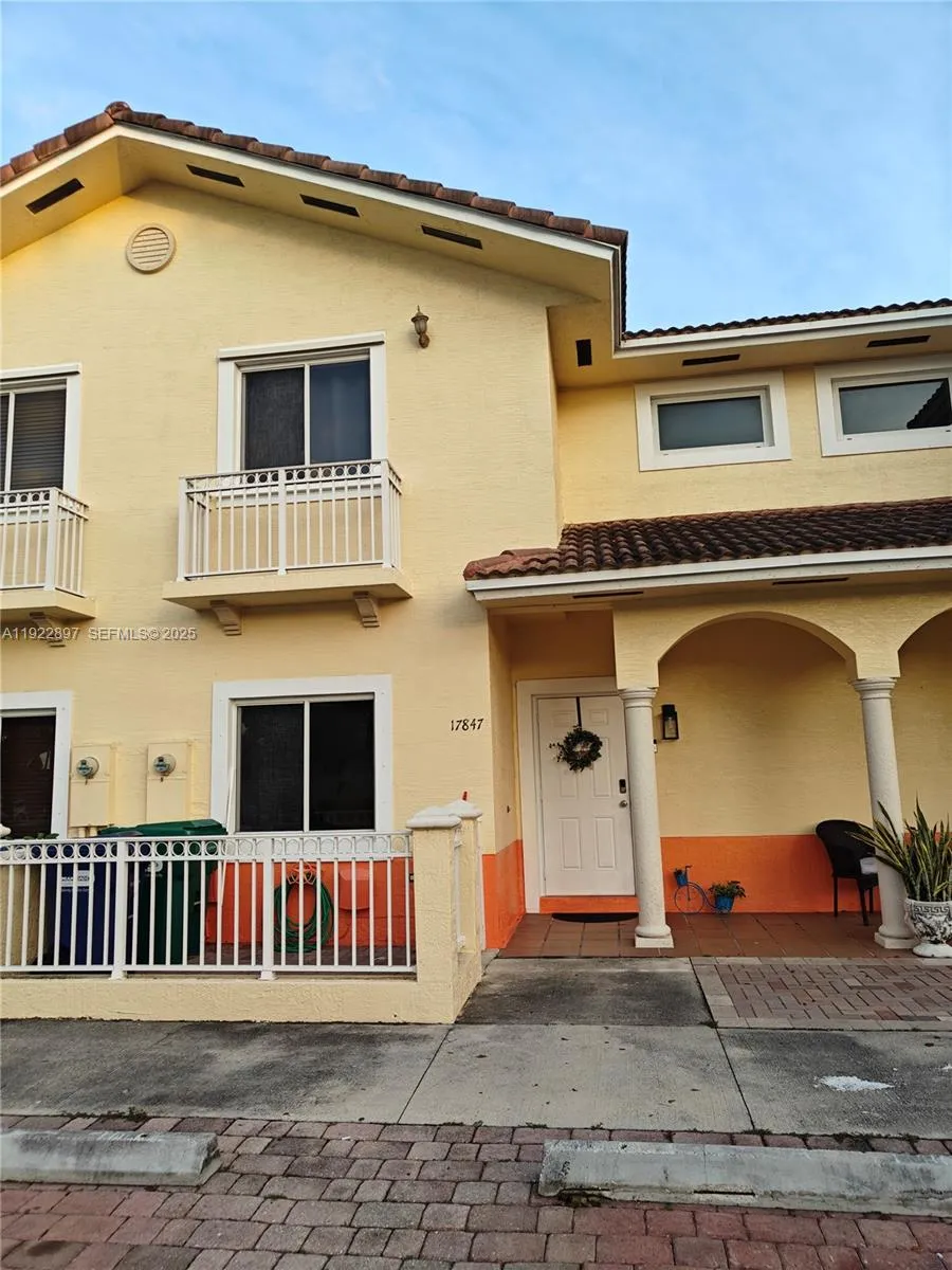 17847 NW 74th Path, Hialeah FL 33015