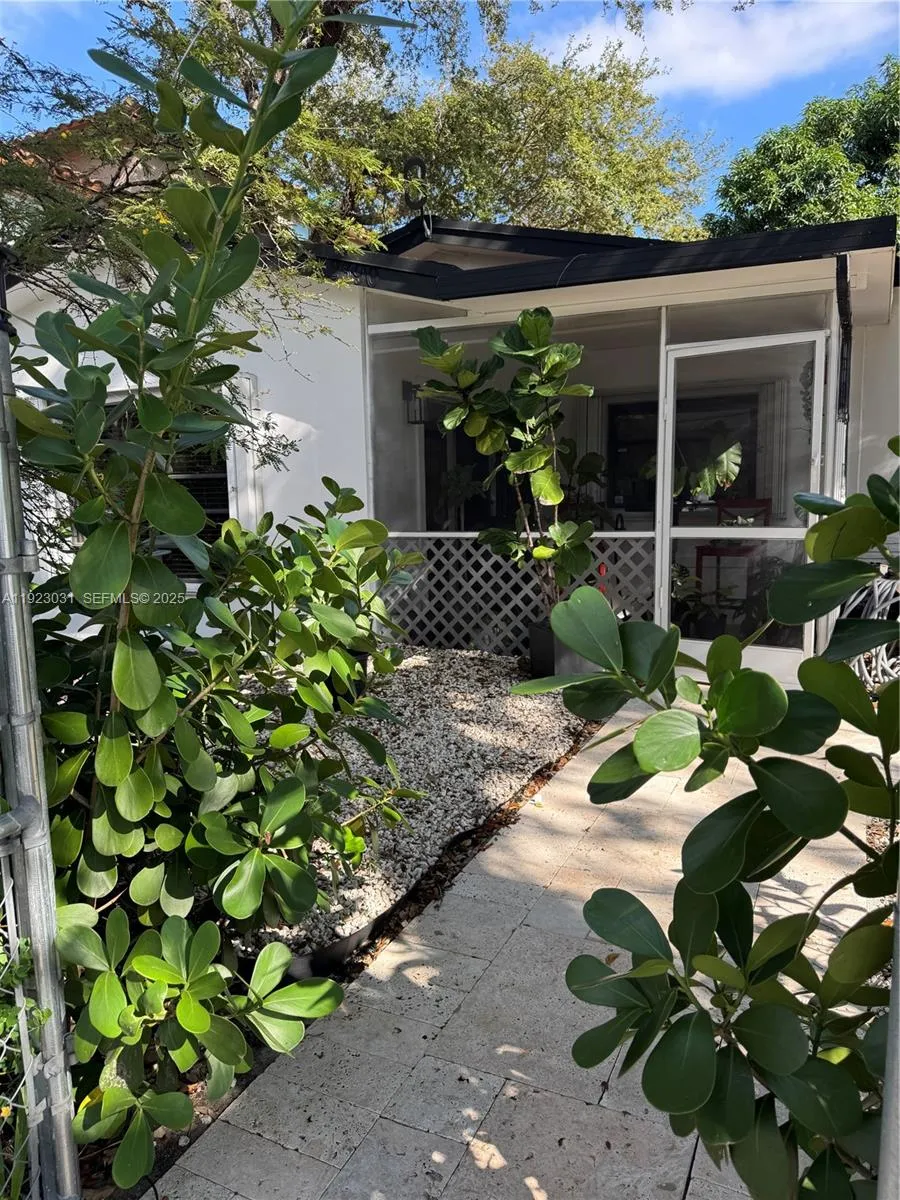 2390 SW 18th Ave, Fort Lauderdale FL 33315