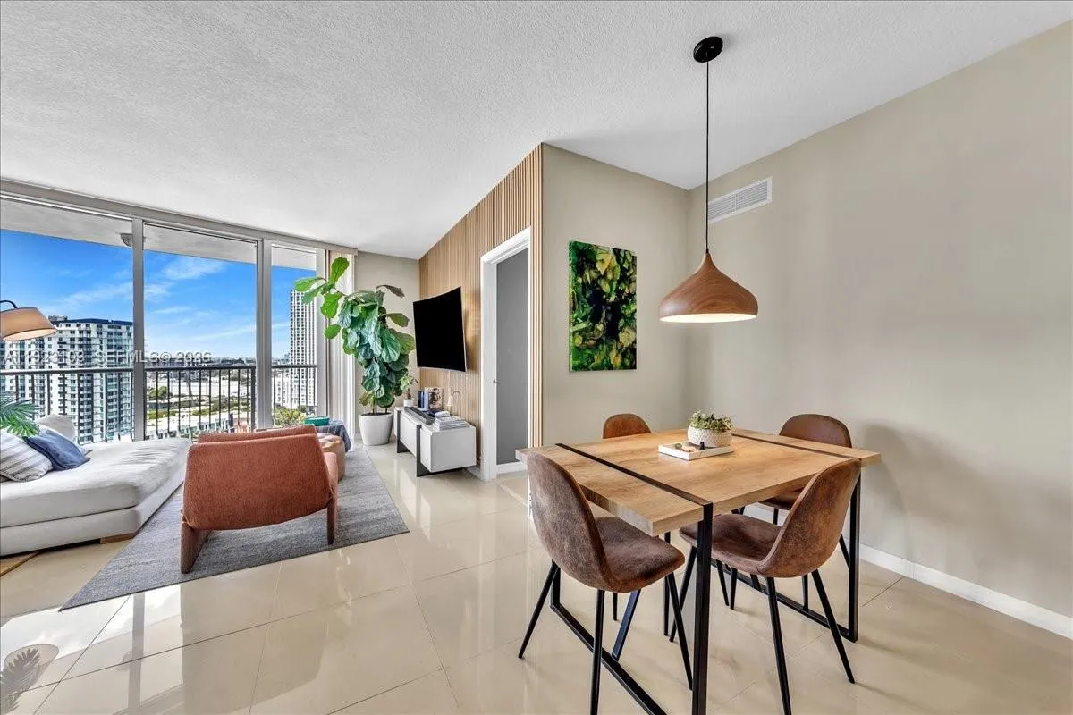 1750 N Bayshore Dr # 2015, Miami FL 33132