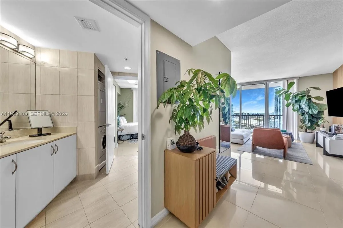 1750 N Bayshore Dr # 2015, Miami FL 33132