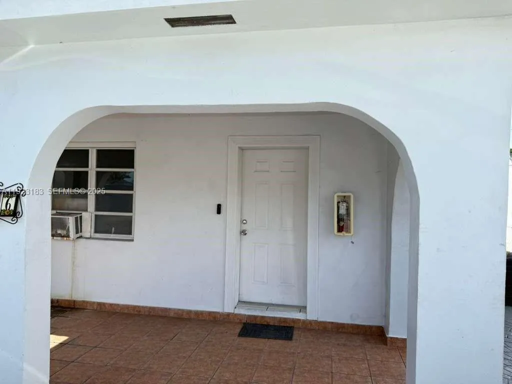 526 SW 64th Ave, Miami FL 33144