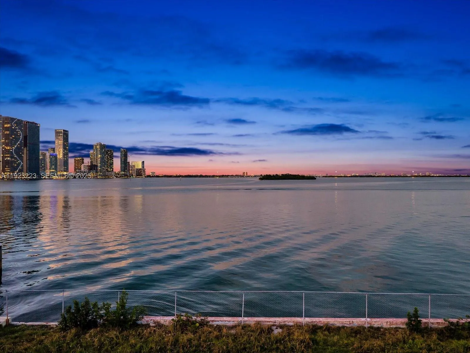 851 N Venetian Dr, Miami FL 33139