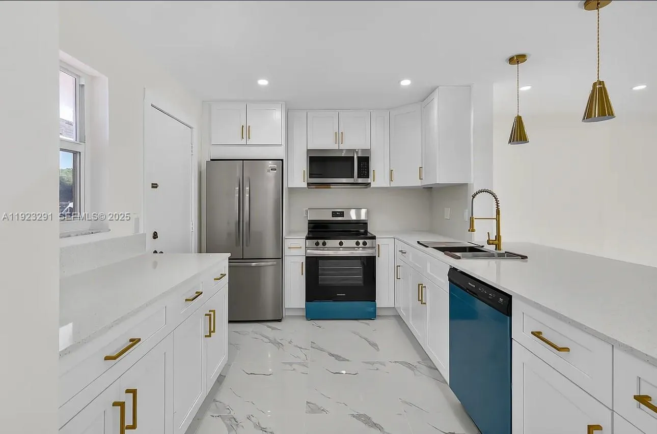 201 SE 11th Ter # 102, Dania Beach FL 33004