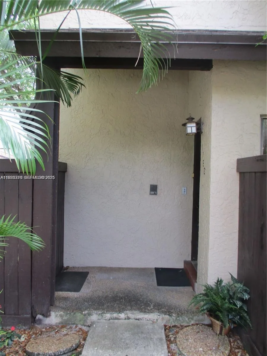 1760 Bayberry Dr, Pembroke Pines FL 33024