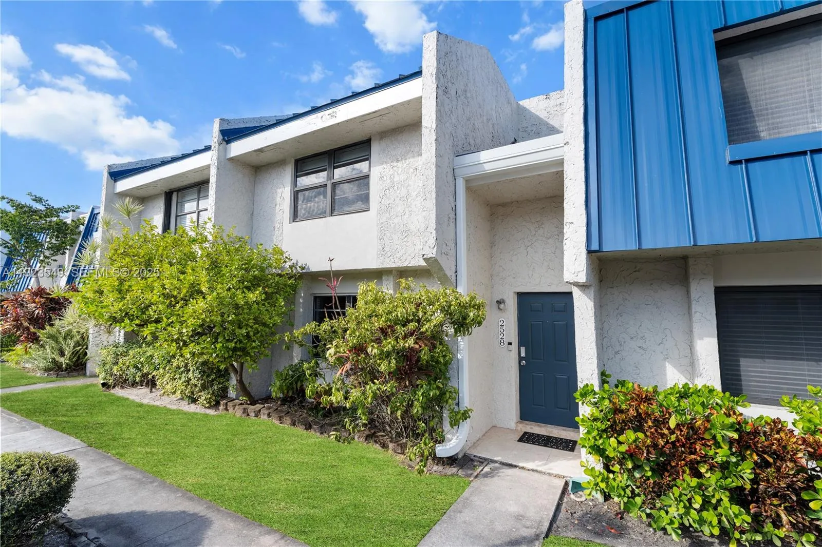3 bedroom 2 bath for sale at 2528 N 38 Ave # 32, Hollywood FL 33021